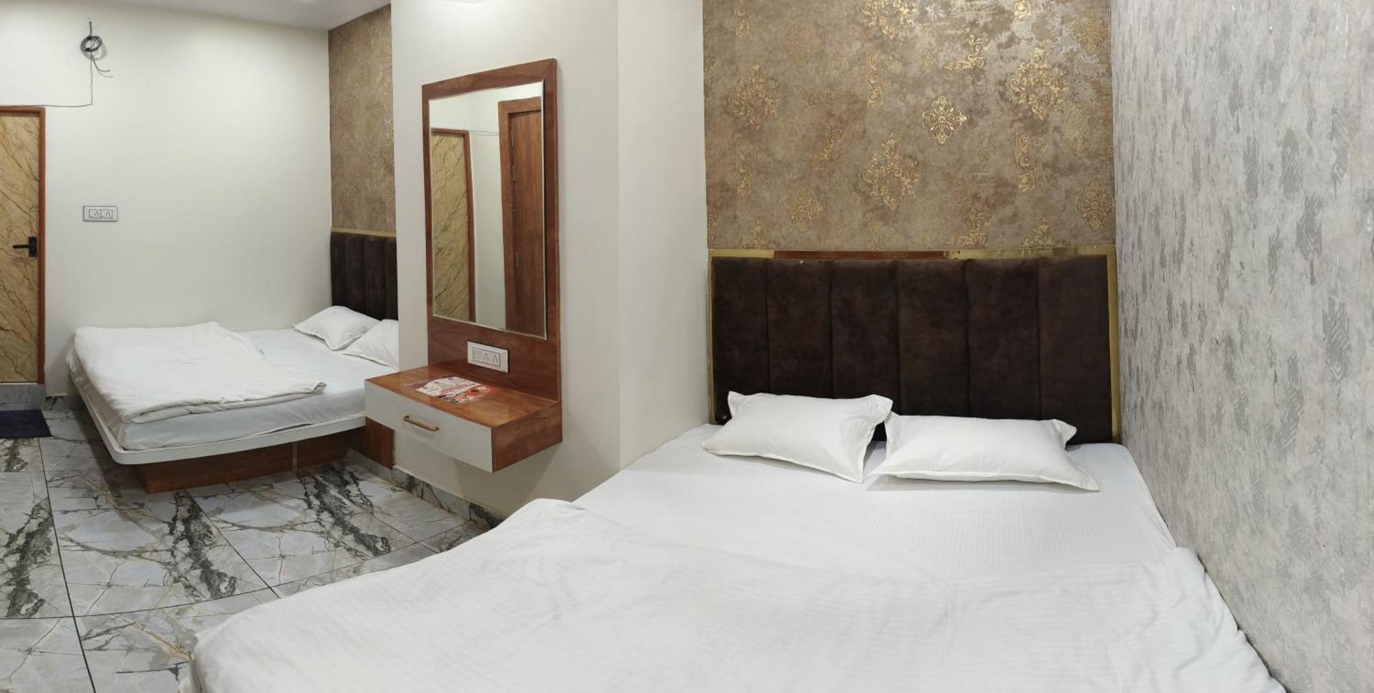 Hotel Malay Inn Удджайн Экстерьер фото