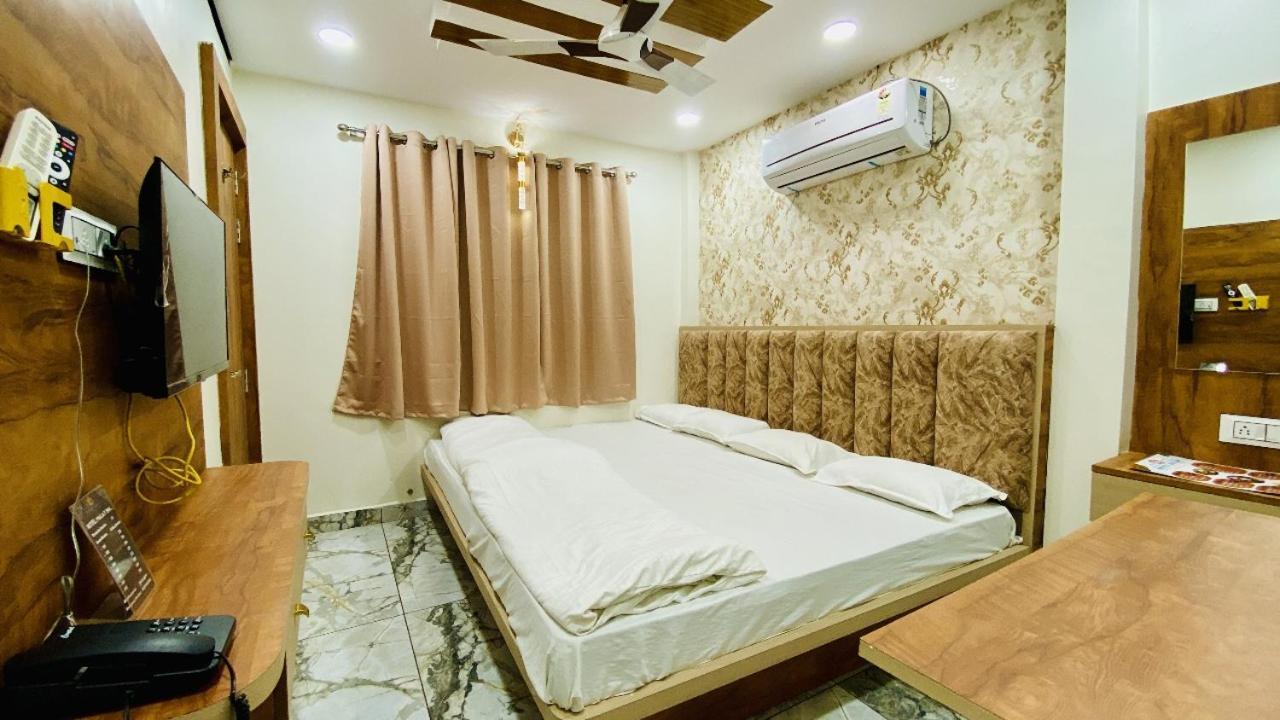 Hotel Malay Inn Удджайн Экстерьер фото