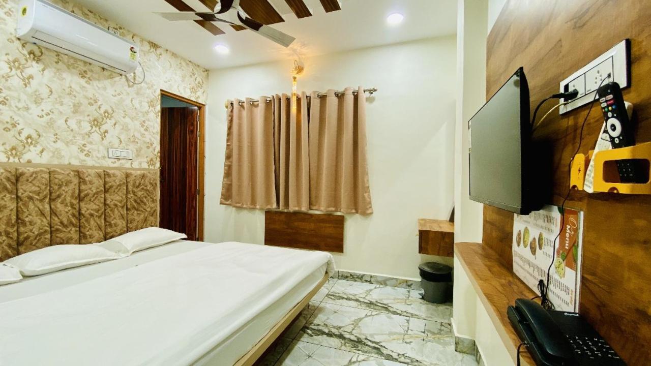 Hotel Malay Inn Удджайн Экстерьер фото