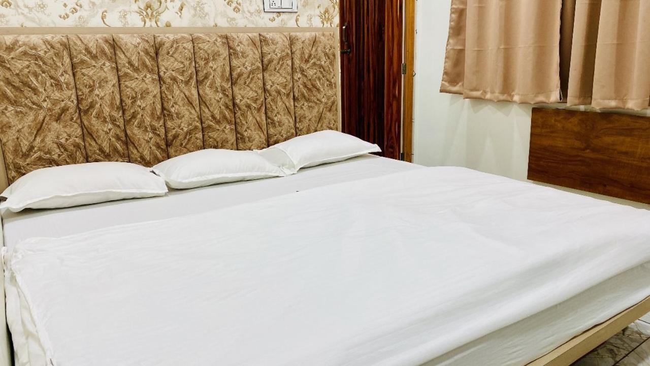 Hotel Malay Inn Удджайн Экстерьер фото