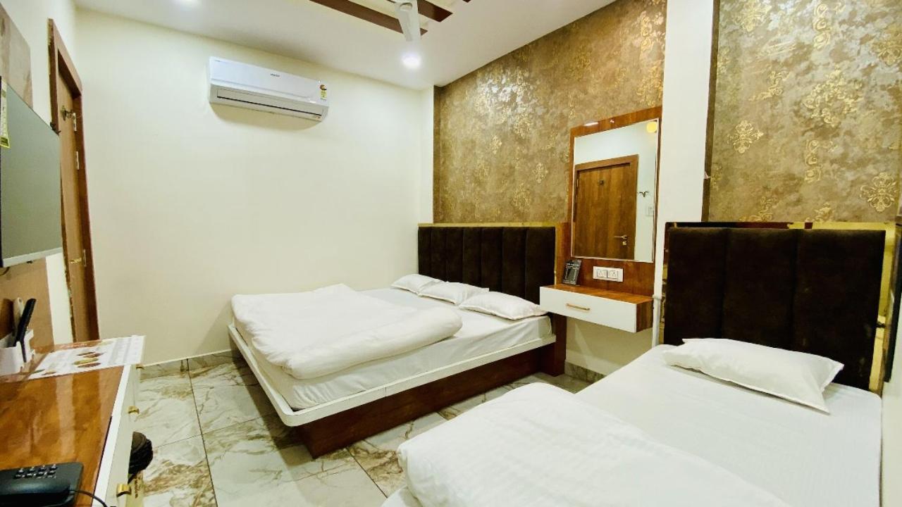 Hotel Malay Inn Удджайн Экстерьер фото