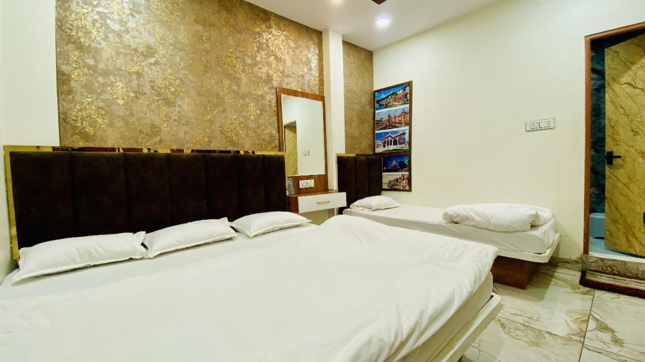 Hotel Malay Inn Удджайн Экстерьер фото