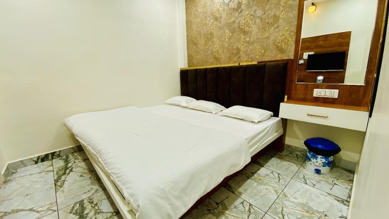 Hotel Malay Inn Удджайн Экстерьер фото
