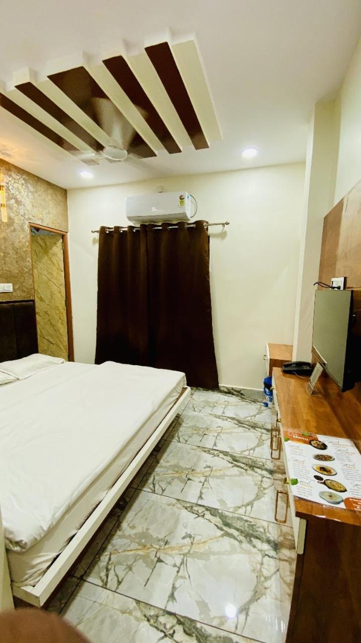 Hotel Malay Inn Удджайн Экстерьер фото