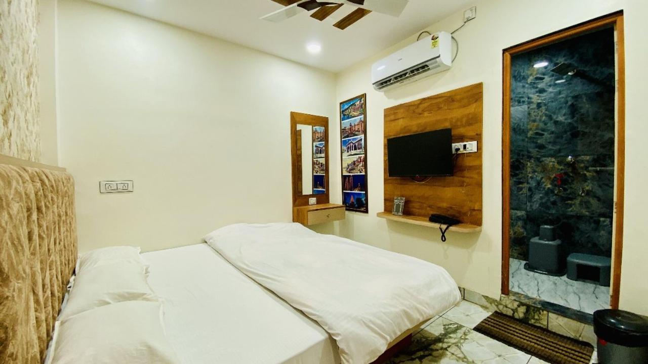 Hotel Malay Inn Удджайн Экстерьер фото