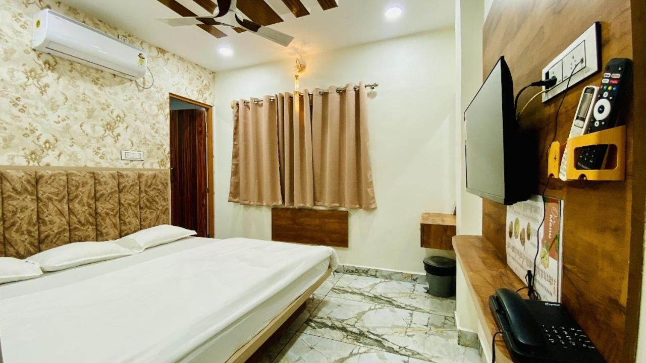 Hotel Malay Inn Удджайн Экстерьер фото