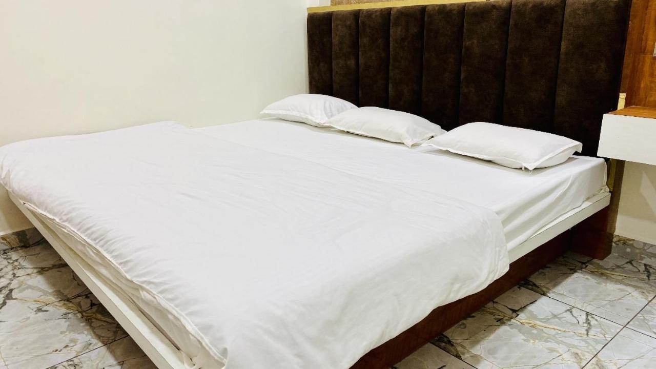 Hotel Malay Inn Удджайн Экстерьер фото