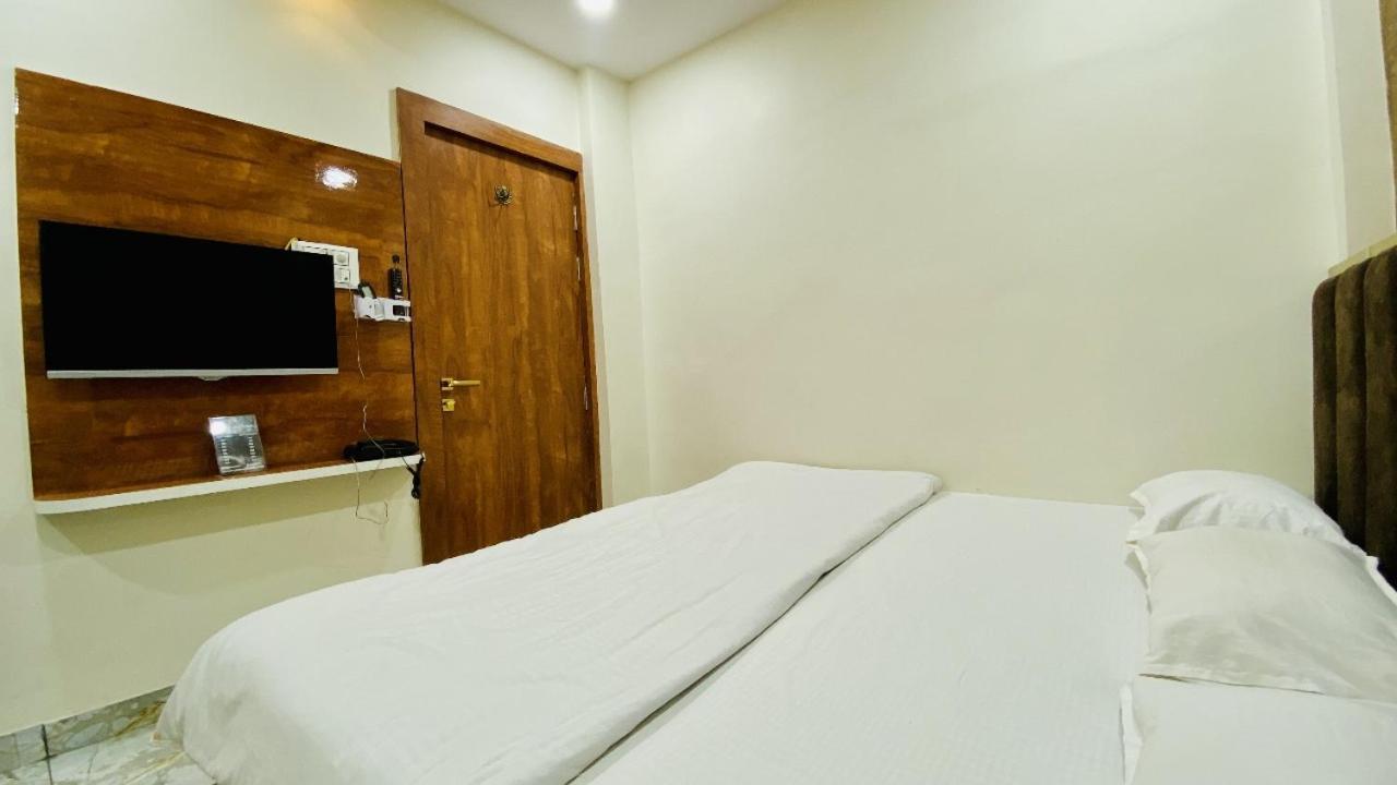 Hotel Malay Inn Удджайн Экстерьер фото