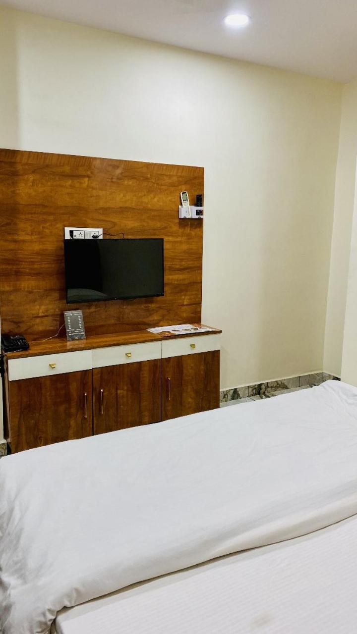 Hotel Malay Inn Удджайн Экстерьер фото