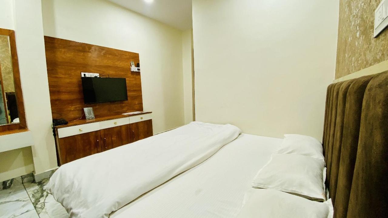 Hotel Malay Inn Удджайн Экстерьер фото