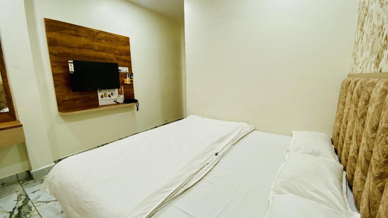 Hotel Malay Inn Удджайн Экстерьер фото